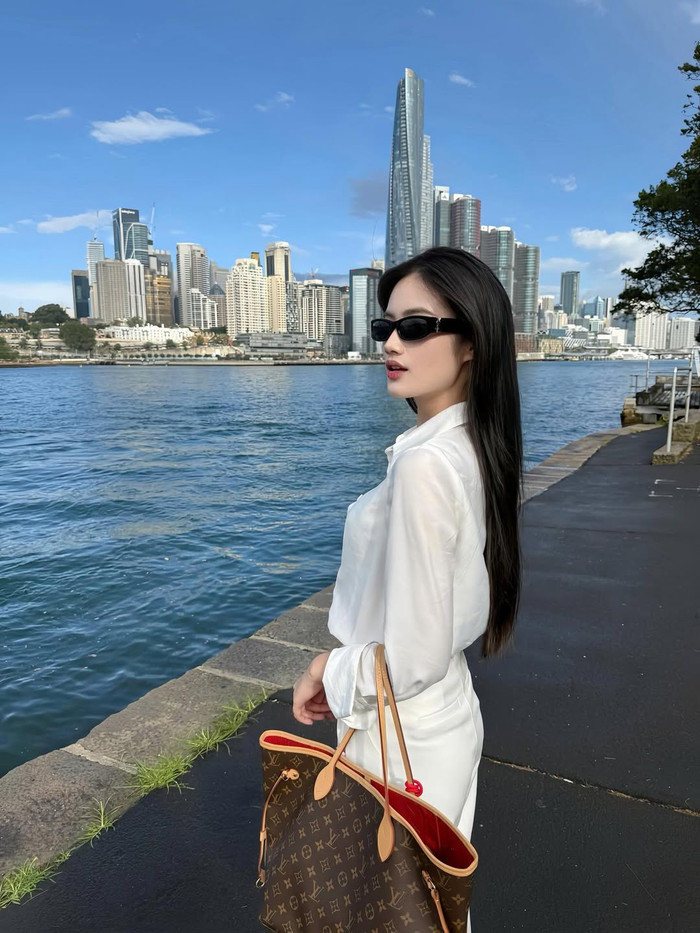 Mới đây, Ý Nhi 'xả' loạt ảnh check-in tại nước Úc.