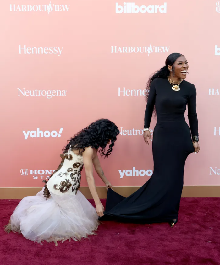 Teyana Taylor và Nikki Taylor tham dự sự kiện Billboard Women In Music 2026. Ảnh: Getty Images