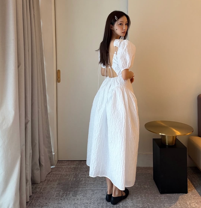Hyomin diện váy cut-out, khéo khoe tấm lưng trần quyến rũ. Ảnh: IGNV