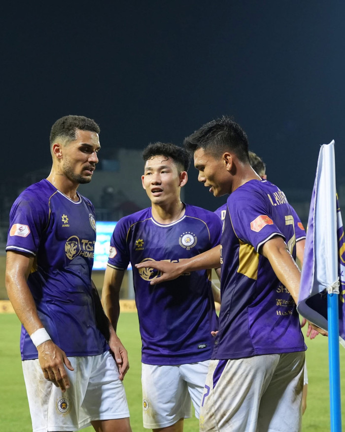 Trận đấu giữa Hà Nội FC và Đà Nẵng đã diễn ra đầy kịch tính khi có tới hai tấm thẻ đỏ được rút ra, cùng nhiều tình huống gây tranh cãi. Ảnh: Hà Nội FC