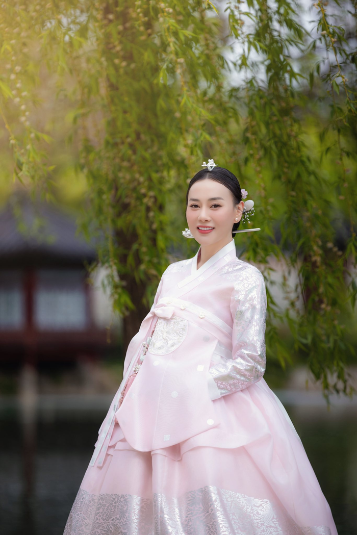 Phương Oanh dường như đã sẵn sàng mở lòng với khán giả - những người yêu quý cô.