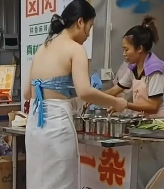 Cô gái đi mua phá lấu, mặc chiếc áo khiến cả khu chợ xôn xao Ảnh 2