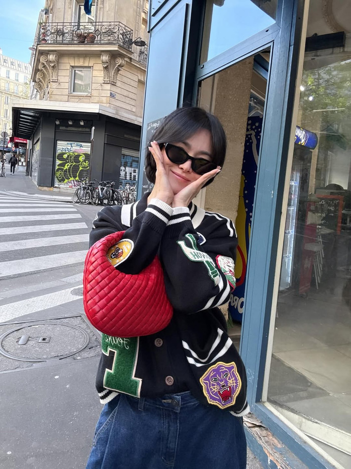 Song Hye Kyo không ngần ngại để mặt mộc, thể hiện khía cạnh giản dị qua ảnh đời thường đăng tải trên mạng xã hội. Ảnh: IGNV