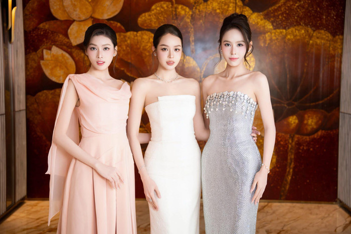 Á hậu Ngọc Thảo thoải mái 'đọ sắc' cùng hội chị em trong lần xuất hiện gần đây. Ảnh: FBNV