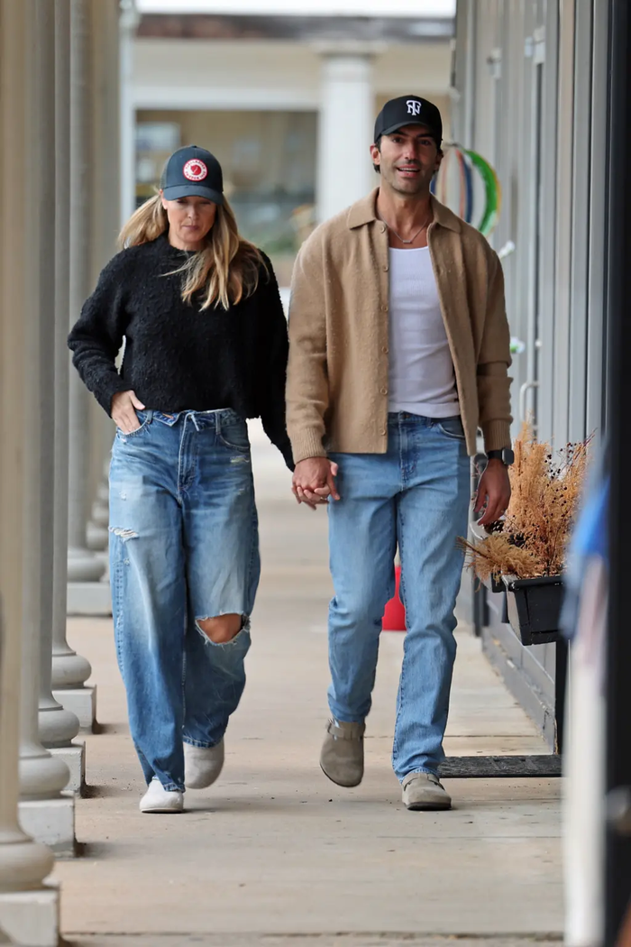 Justin Baldoni được cho là dành thời gian ở bên gia đình và nghỉ ngơi vì đang bị cảm.