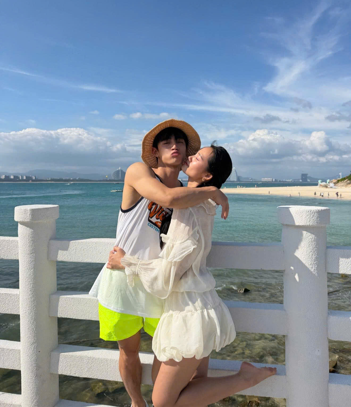Á hậu Miss Universe Vietnam gây 'dậy sóng' khi xuất hiện tình tứ bên bạn trai ngoại quốc Ảnh 3