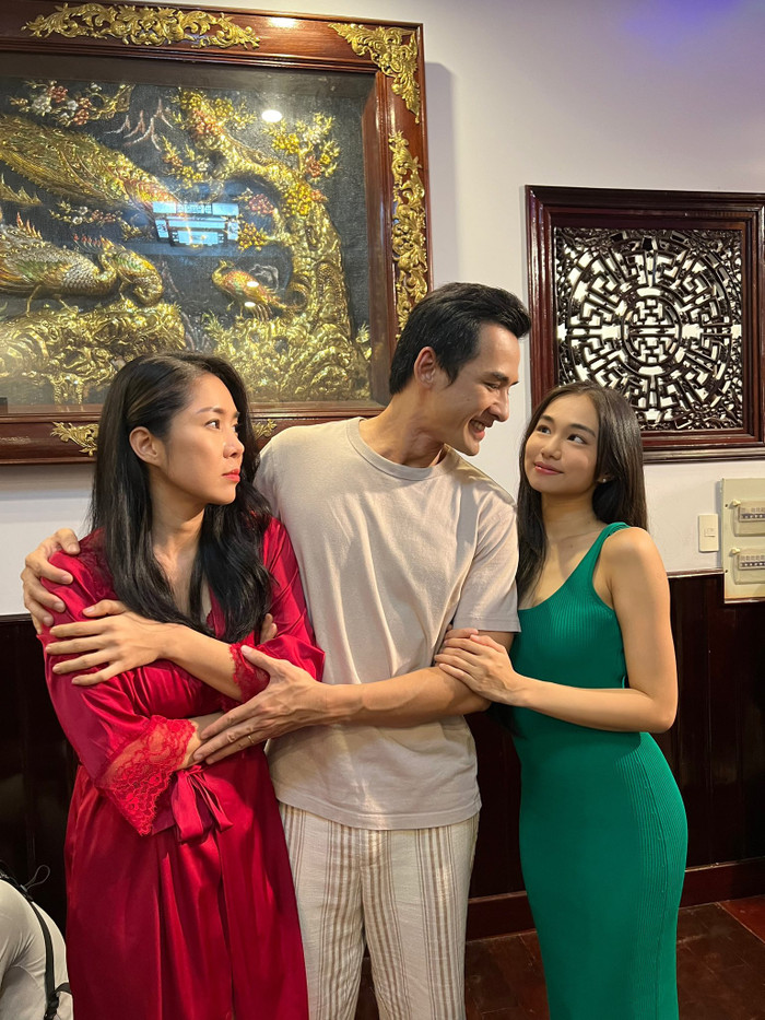 Lê Phương, Lương Thế Thành và Ngân Hòa trong phim Bóng Ma Hạnh Phúc (Ảnh: FBNV).