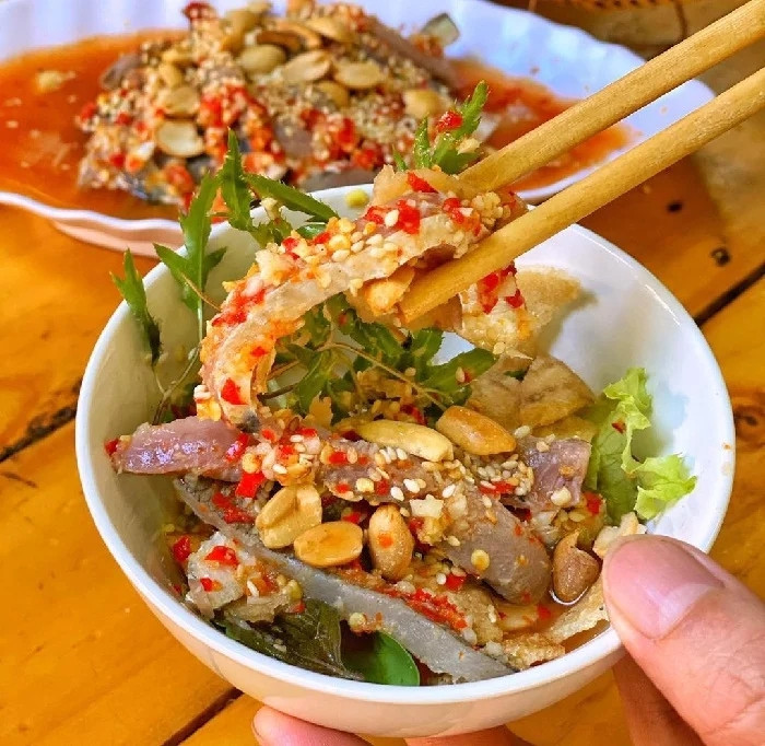 Món gỏi cá Nam Ô.