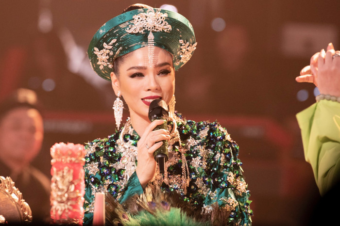 Lệ Quyên hát Cô Đôi Thượng Ngàn.