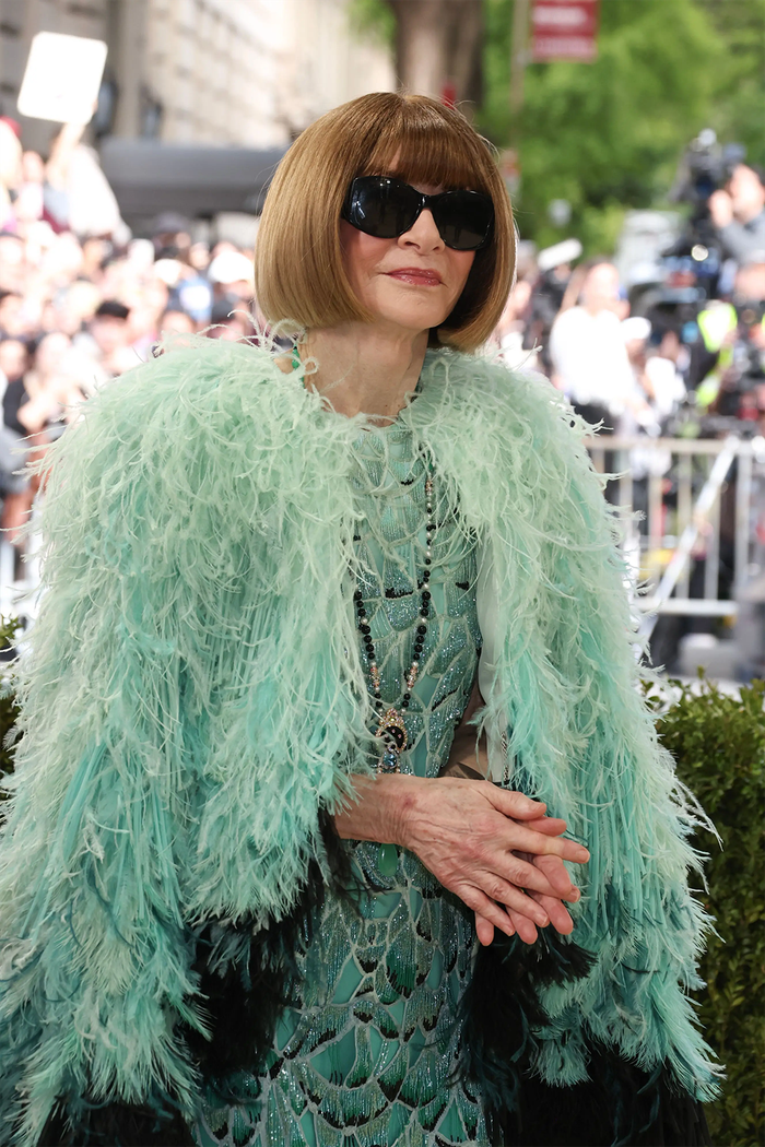Anna Wintour thích trang phục của Heidi Klum.