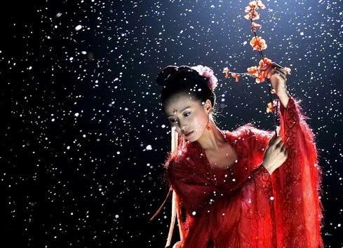 Lưu Thi Thi chinh phục khán giả bằng vẻ đẹp thanh lạnh và khí chất cổ điển trong Bộ Bộ Kinh Tâm.