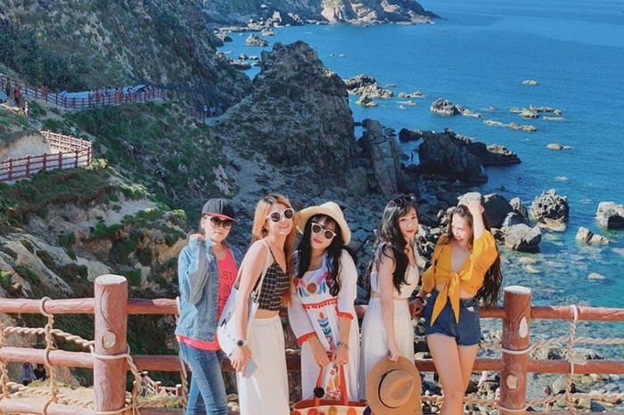 Mùa hè là thời điểm giới trẻ háo hức với những chuyến du lịch đến những vùng đất mới.