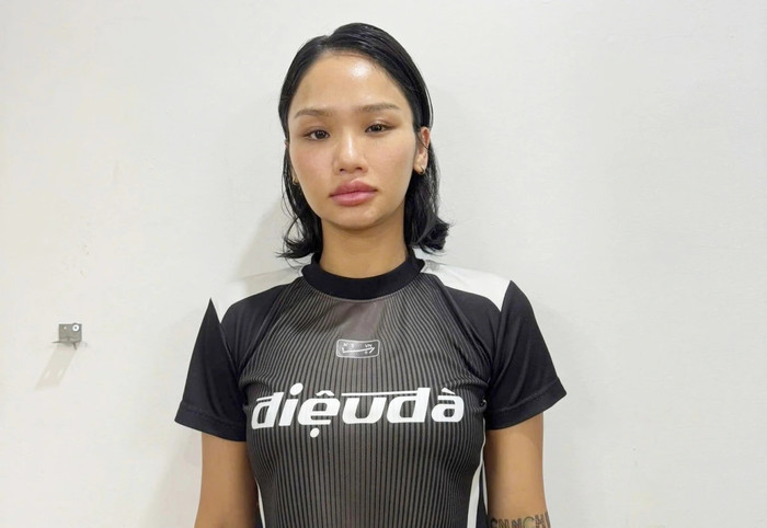 Ca sĩ Miu Lê làm việc với cơ quan công an liên quan đến nghi án ma túy. (Ảnh: Công an cung cấp)&nbsp;