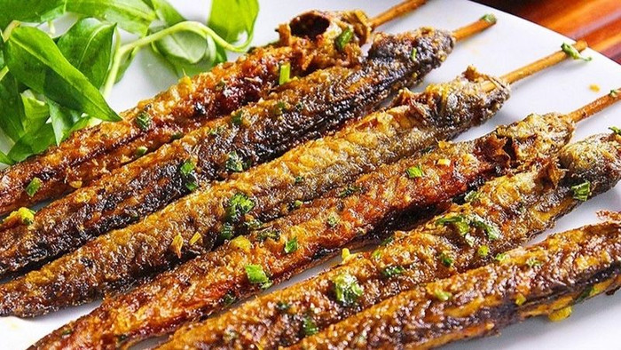 Loại cá nhìn giống rắn nước khiến nhiều người khiếp sợ, hóa ra lại là đặc sản miền Tây Ảnh 3