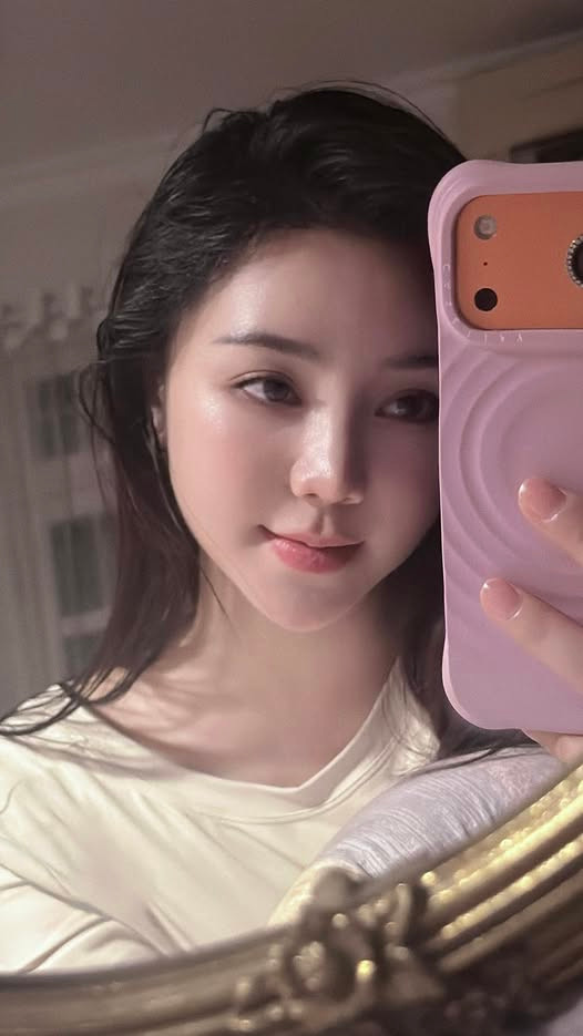 Dòng trạng thái của Quỳnh Kool nhanh chóng khiến khán giả bàn luận về bước chuyển mới của nhân vật Thương trong Bước chân vào đời.