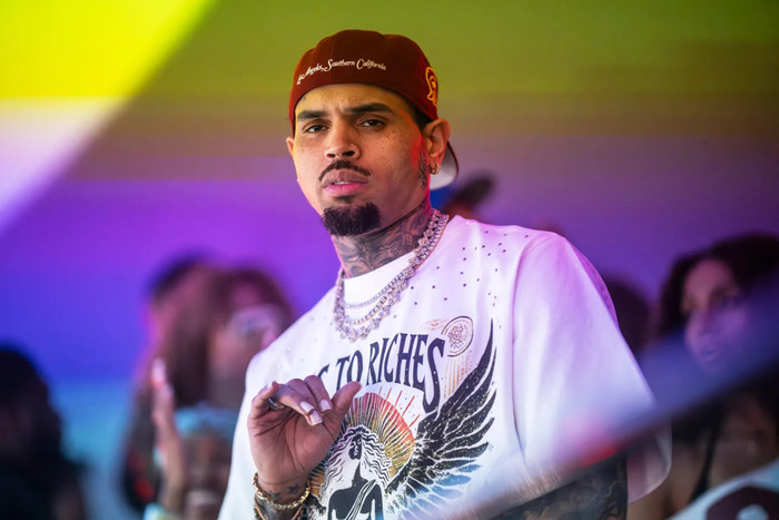 Album mới của Chris Brown bị 'hung thần' Pitchfork công khai chỉ trích nặng nề, chấm điểm thấp đến khó tin Ảnh 1