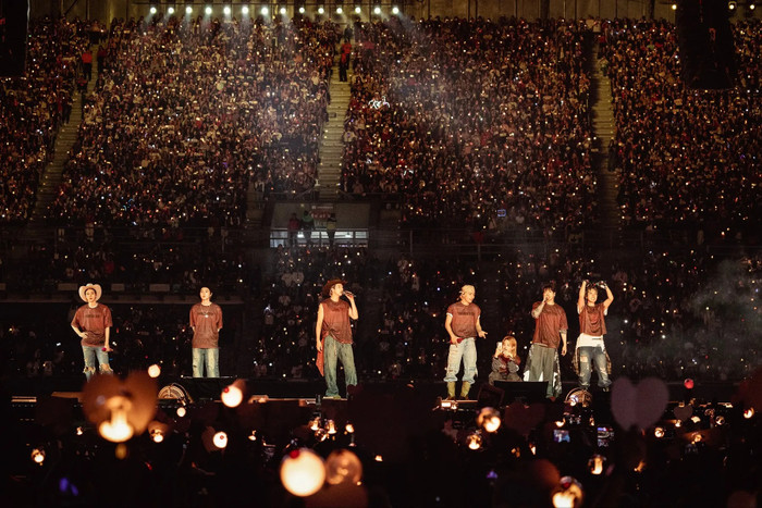 BTS 'đổ bộ' Mexico: 150.000 khán giả, đường phố tê liệt và một thành phố hóa concert khổng lồ Ảnh 2