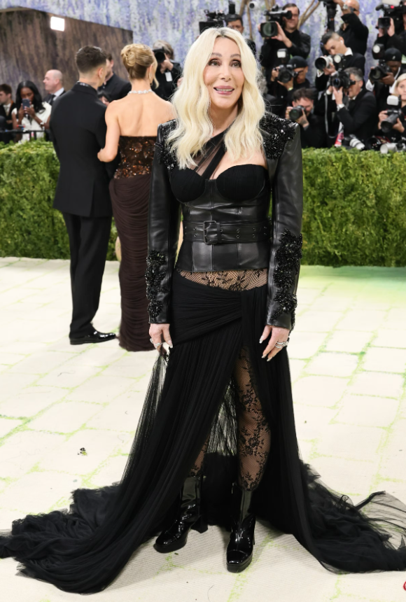 Cher diện đôi bốt đến từ Burberry. Ảnh: Getty Images