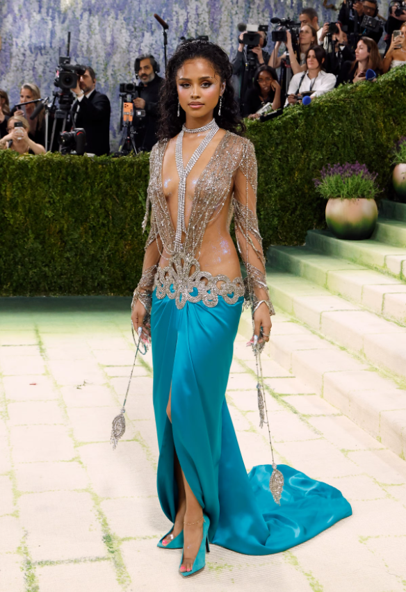 Tyla lựa chọn giày cao gót hở mũi của Valentino. Ảnh: Getty Images