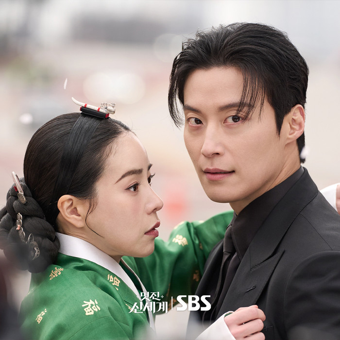 Bộ phim truyền hình Hàn Quốc My Royal Nemesis đang trở thành tâm điểm chú ý trên nền tảng Netflix khi nhanh chóng vươn lên vị trí số 1.