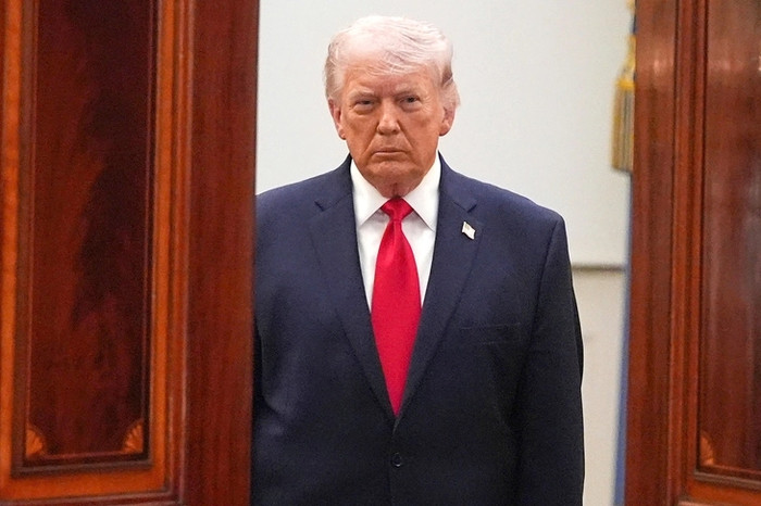 Tổng thống Mỹ Donald Trump thường xuất hiện với chiếc cà vạt màu đỏ.