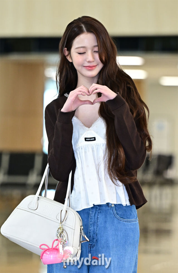 Góc nghiêng của Jang Won Young tiếp tục trở thành chủ đề bàn luận trên mạng xã hội.
