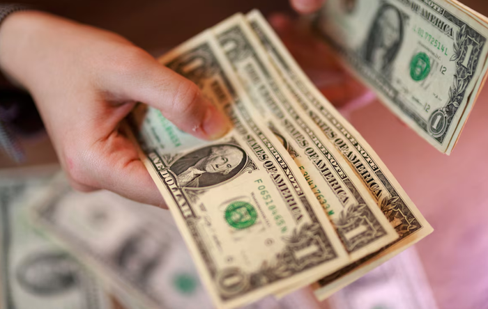 Ảnh chụp tờ tiền đô la Mỹ. Ảnh: REUTERS