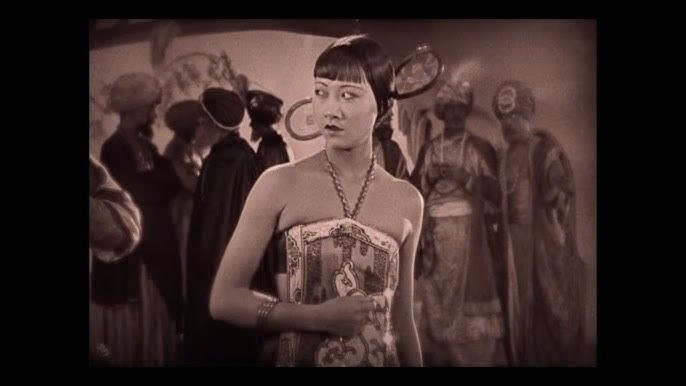 Anna May Wong từng là người phụ nữ châu Á đầu tiên có ngôi sao trên Đại lộ Danh vọng Hollywood.