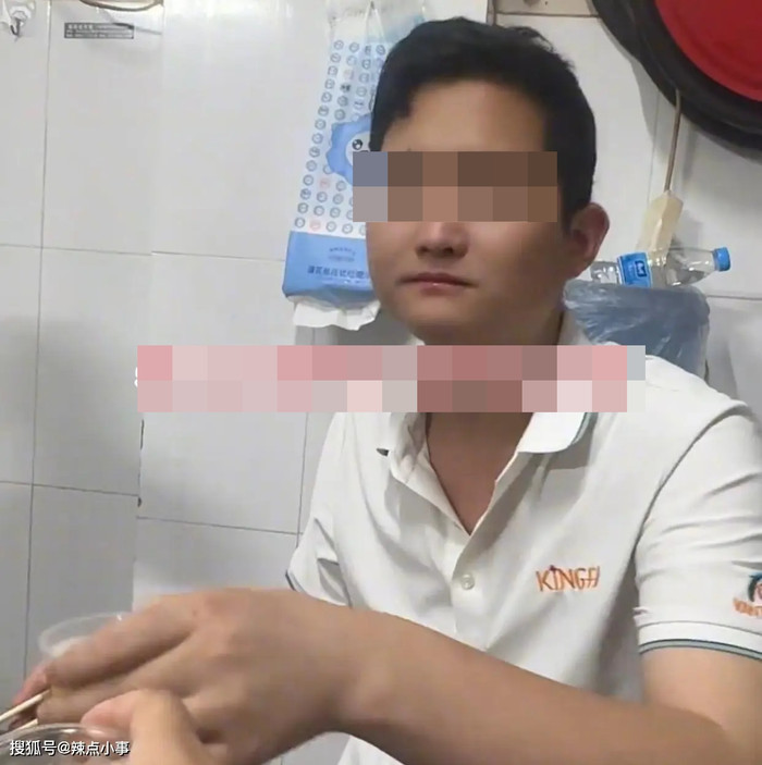 Thấy chồng buồn, người vợ gọi hai cô bạn thân đến khiến cộng đồng mạng tranh cãi Ảnh 1