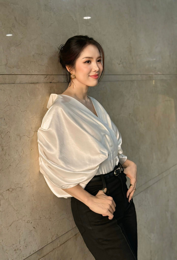 Lê Phương sở hữu vóc dáng thon gọn, nhan sắc trẻ trung.&nbsp;