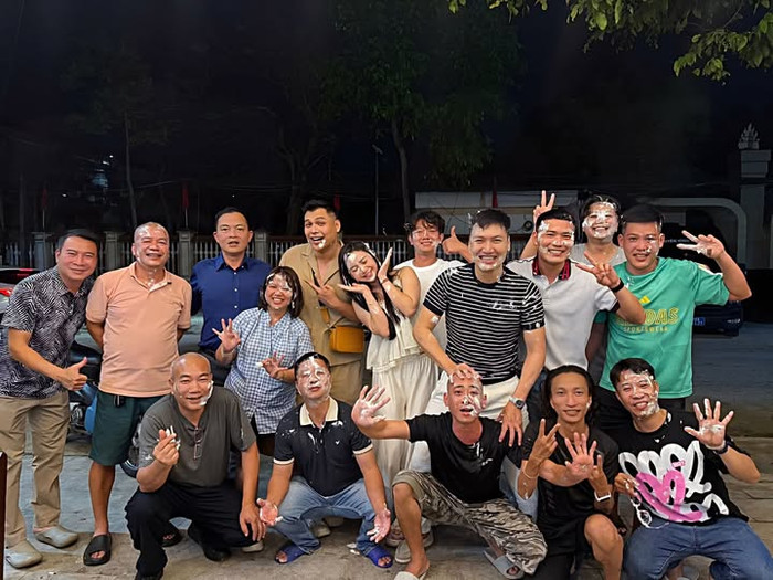 Mạnh Trường gây chú ý khi nói lời tạm biệt Bước Chân Vào Đời.