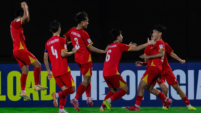 U17 Việt Nam đã tạo nên màn ngược dòng đầy cảm xúc khi đánh bại UAE 3-2 để giành vé vào tứ kết cùng suất dự U17 World Cup 2026. Ảnh: AFC