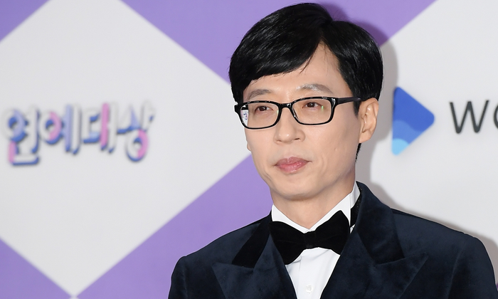Yoo Jae Suk &nbsp;nhận được 'mưa lời khen' từ cư dân mạng nhờ một câu chuyện hậu trường mới đây.