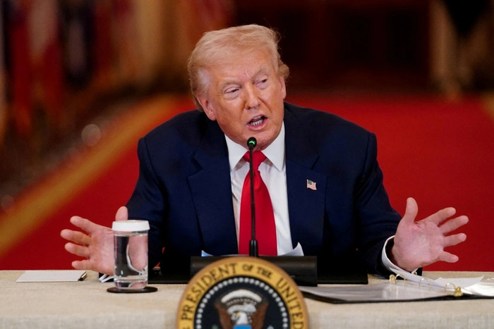 Chiếc cà vạt đỏ luôn xuất hiện cùng Trump ở những sự kiện lớn. Ảnh: Reuters