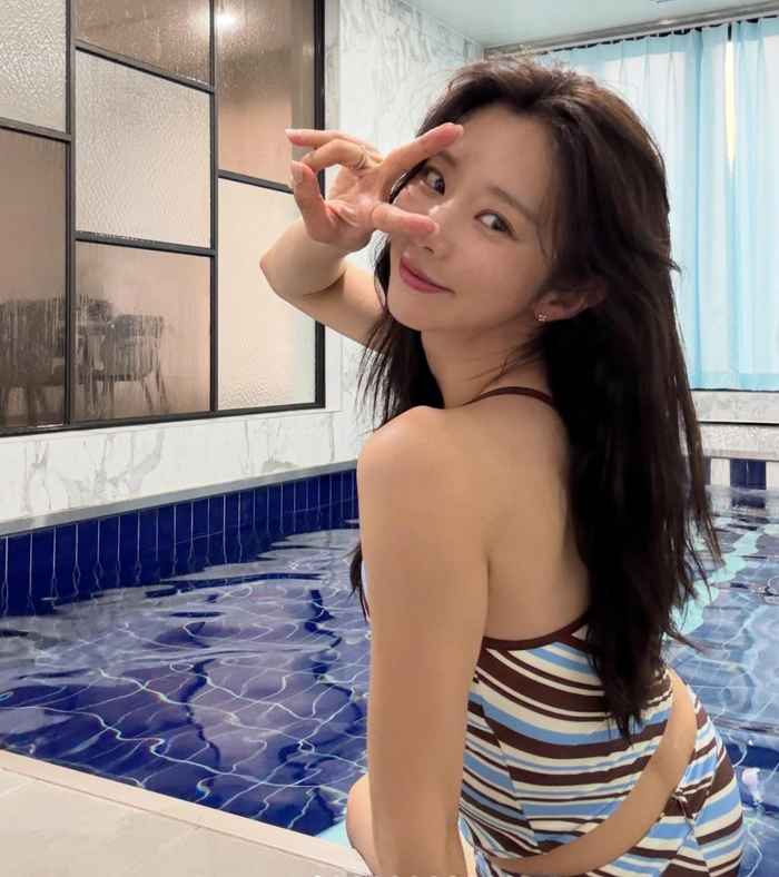 Nữ diễn viên Lee Joo Bin 'gây sốt' với loạt ảnh đồ tắm gợi cảm trong chuyến du lịch Ảnh 1