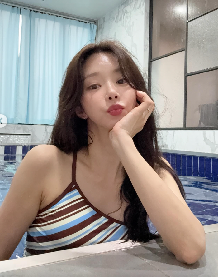 Loạt ảnh diện đồ tắm của Lee Joo Bin trong chuyến du lịch mới đây.