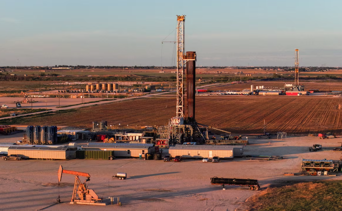 Hình ảnh chụp từ trên cao các giàn khoan dầu ở Midland, Texas, Mỹ. Ảnh: REUTERS