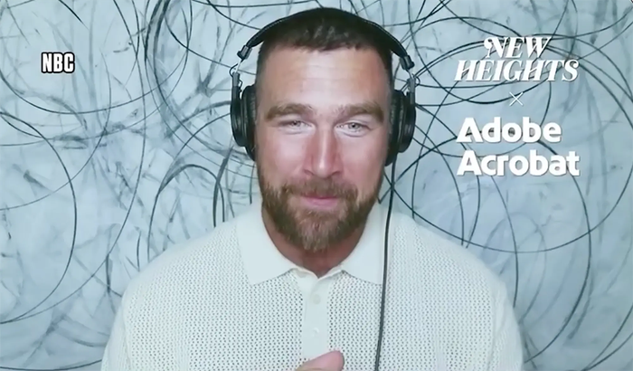 Bạn trai Taylor Swift - Travis Kelce trong một podcast mới đây.