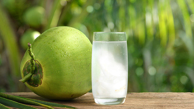 Mùa hè uống nước dừa thế nào để không phản tác dụng? Ảnh 1