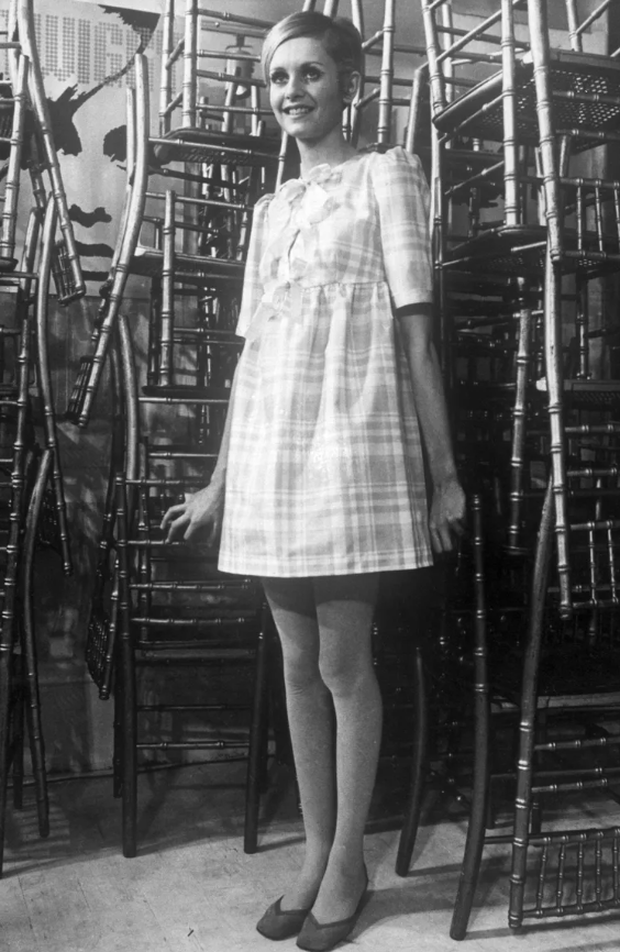 Năm 1967, Twiggy mặc một chiếc váy ngắn kiểu suông, hay còn gọi là váy babydoll. Ảnh: Getty Images