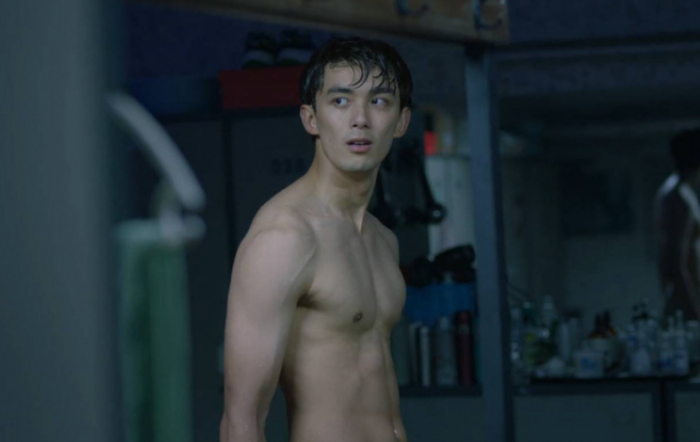 Ngô Lỗi &nbsp;cởi trần khoe body săn chắc trong những phân cảnh vô cùng nổi tiếng của anh khi thủ vai vận động viên cầu lông/quần vợt Tống Tam Xuyên. Ảnh: NSX