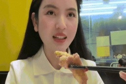 Lẩu gà sầu riêng là món ăn thế nào mà khiến bà xã Quang Hải - Chu Thanh Huyền quả quyết 'không ăn lại' Ảnh 1