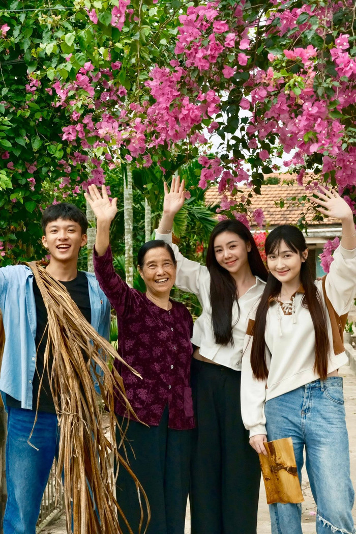 Sơn Tùng gây chú ý khi chia sẻ dòng trạng thái sau tập cuối Bước chân vào đời.