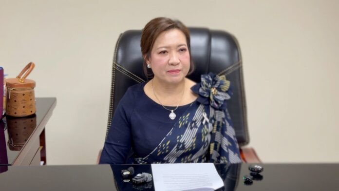 Mua há cảo ngoài chợ về ăn, người phụ nữ sửng sốt với thứ bên trong Ảnh 2