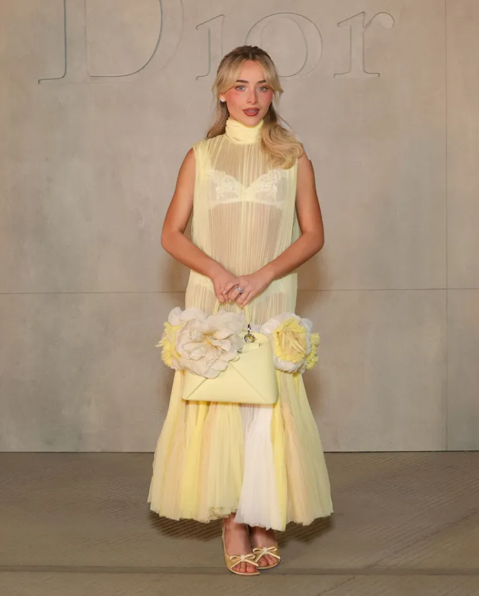 Sabrina Carpenter gây choáng với váy xuyên thấu phô diễn nội y. Ảnh: Getty Images
