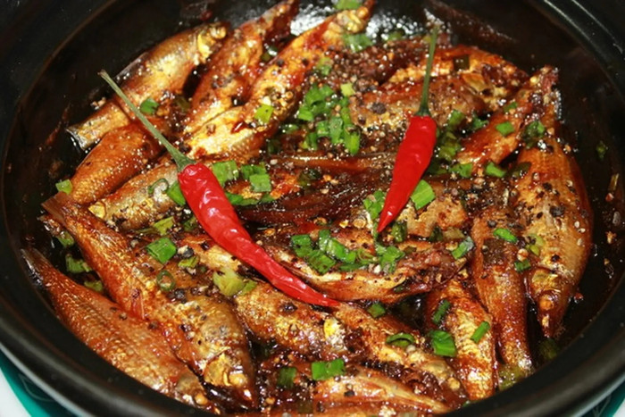 Món cá linh kho tiêu.
