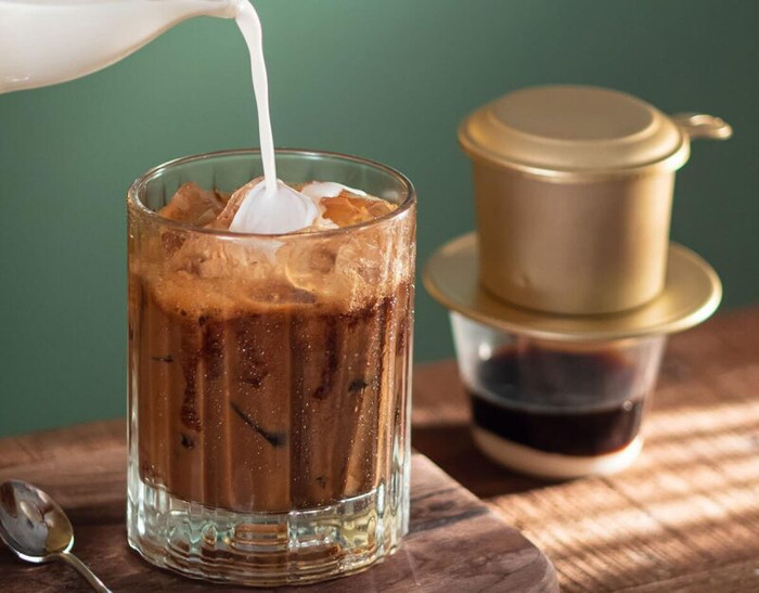 Cà phê sữa cũng là thức uống có trong thực đơn bữa sáng của nhiều người.