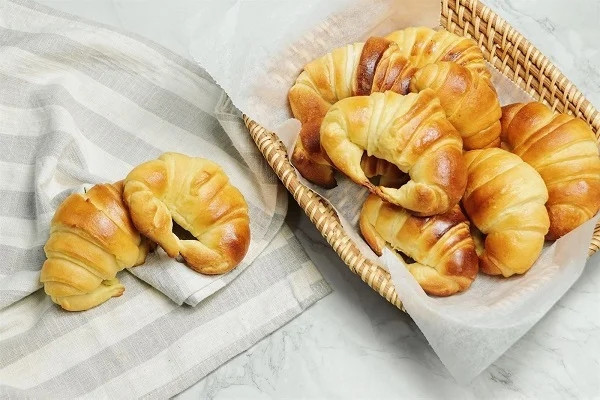 Nhiều người chọn bánh mỳ ngọt làm món ăn sáng.