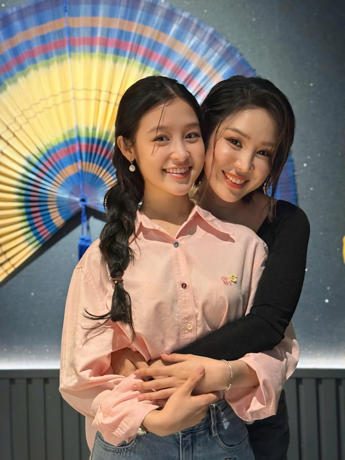 Lê Phương và Bảo Ngọc. Nữ diễn viên trẻ cho biết, cô được Lê Phương nhận làm con nuôi.