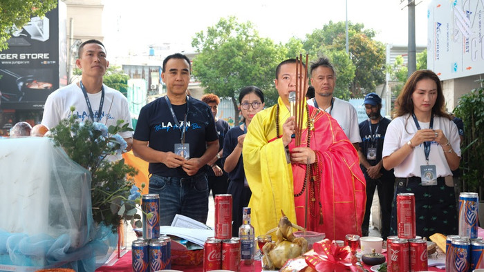 Nghệ sĩ Quyền Linh tham gia dự án điện ảnh La Bàn Không Hướng Bắc với vai trò cố vấn nghệ thuật.